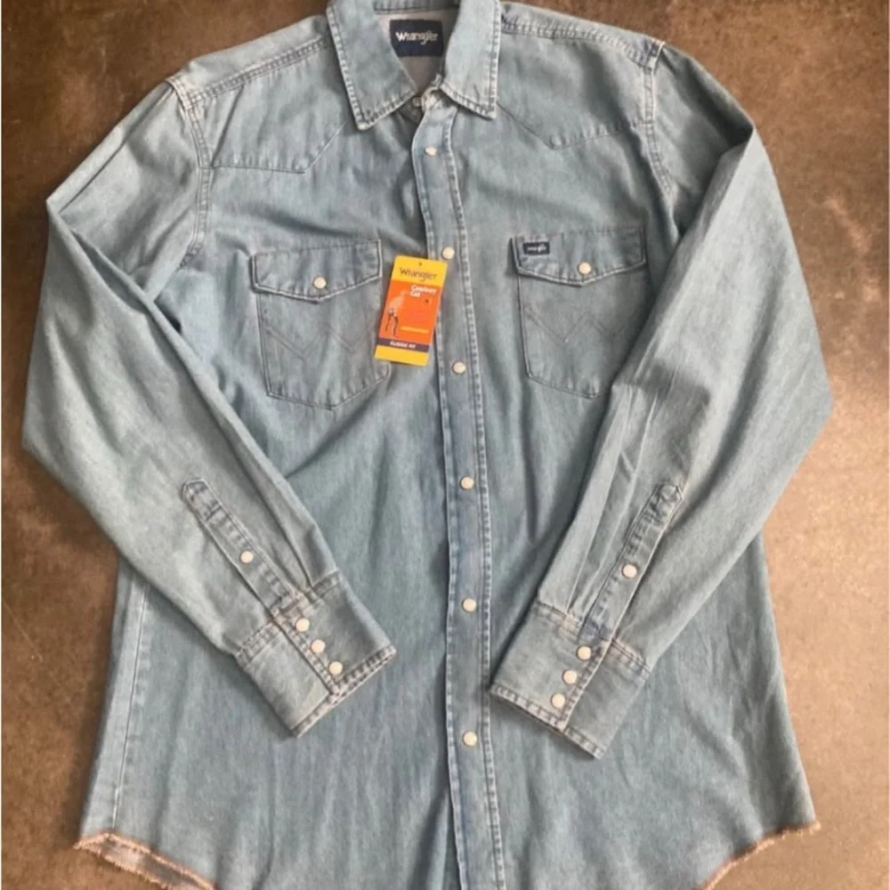 ⭐️NEW WRANGLER COWBOY CUT® LONG SLEEVE WESTERN DENIM SNAP WORK SHIRT- LARGE TALL - Picture 5 of 10